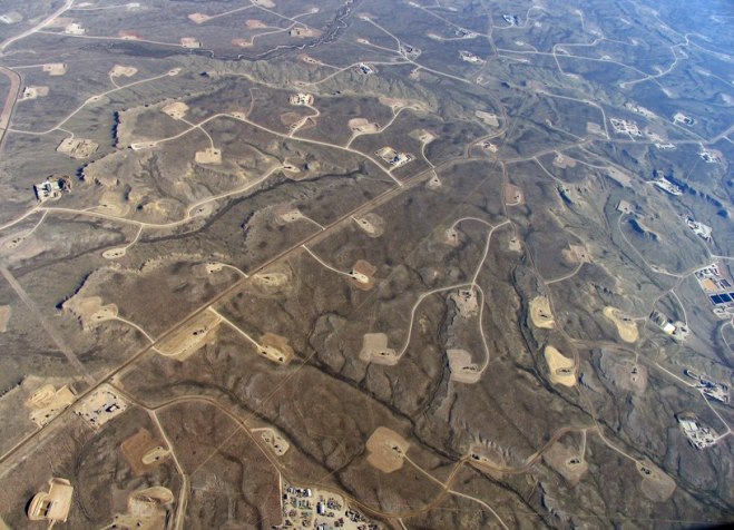 Aerial view of fracking operations in the United States. Retrieved from http://www.huffingtonpost.com/bianca-jagger/fracking-must-be-banned_b_3933571.html